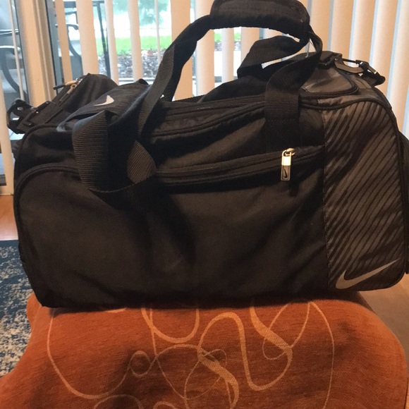 NIKE AIR FORCE 1 Low Anniversary Edition Sneakers. Retro Color: UNC Blue. - Picture 7 of 9